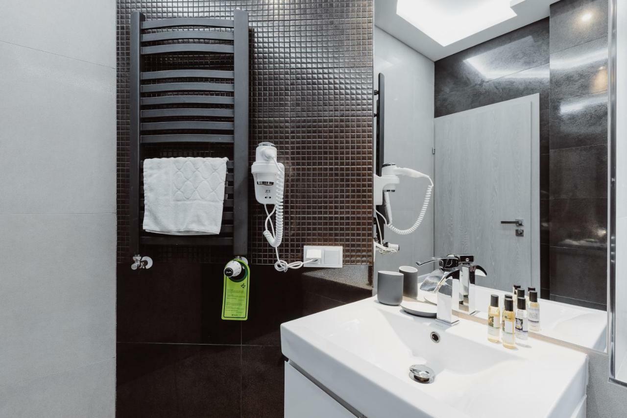 Leo Apartments Main Square Краков Экстерьер фото